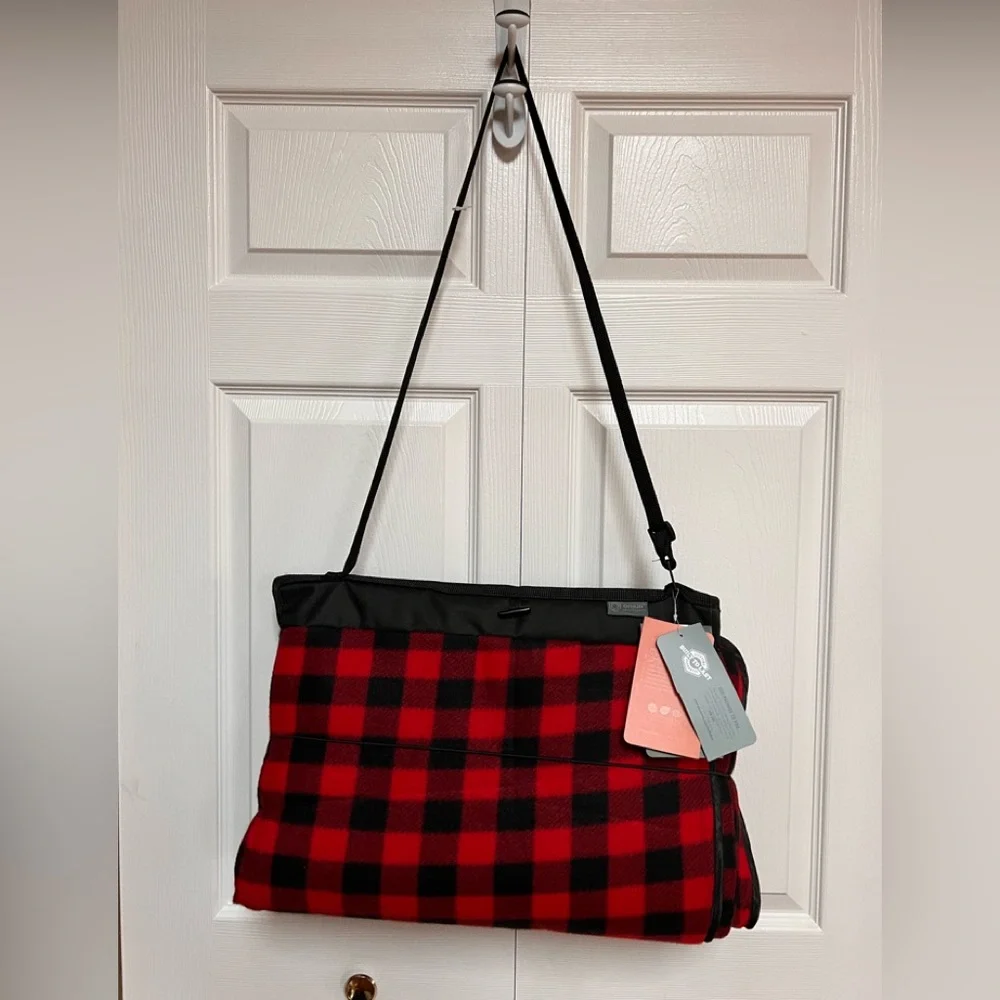 Buffalo plaid, picnic blanket - Picture 1 of 8